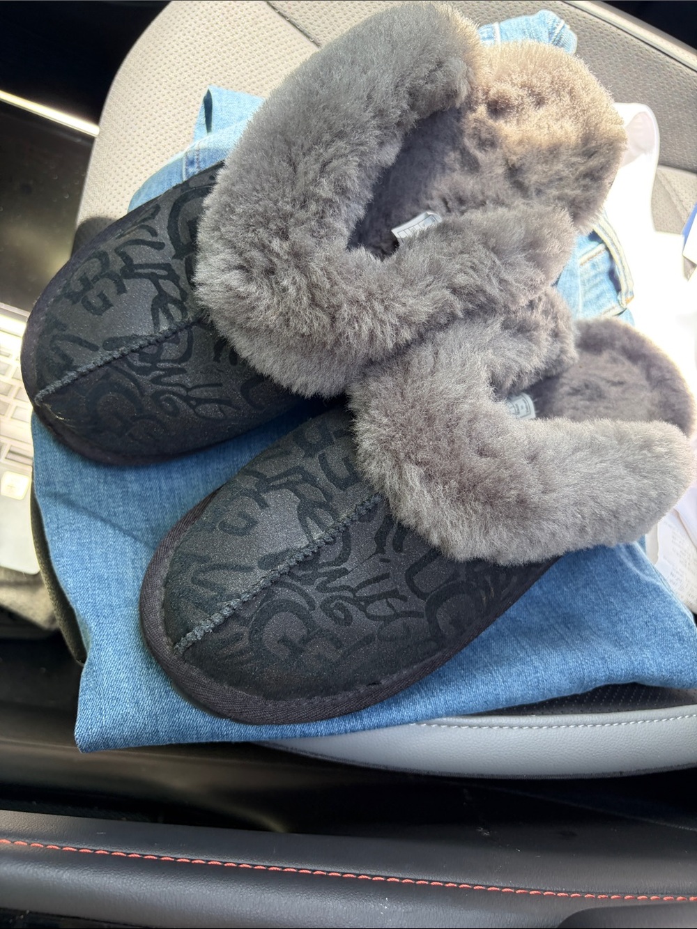 UGG Women's Black & Gray Shearling Slip-On Slippers size 9